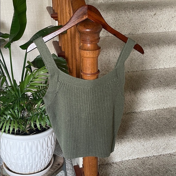 GAP 2000s Y2K Green Ribbed Knit Crop Tank Top - Picture 1 of 7